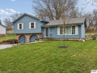 7923 Raven Oaks Drive , Omaha, NE 68152