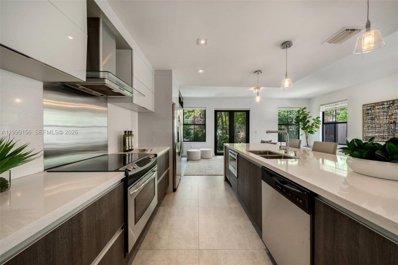 3067 Indiana Street, Miami, FL 33133 Photo