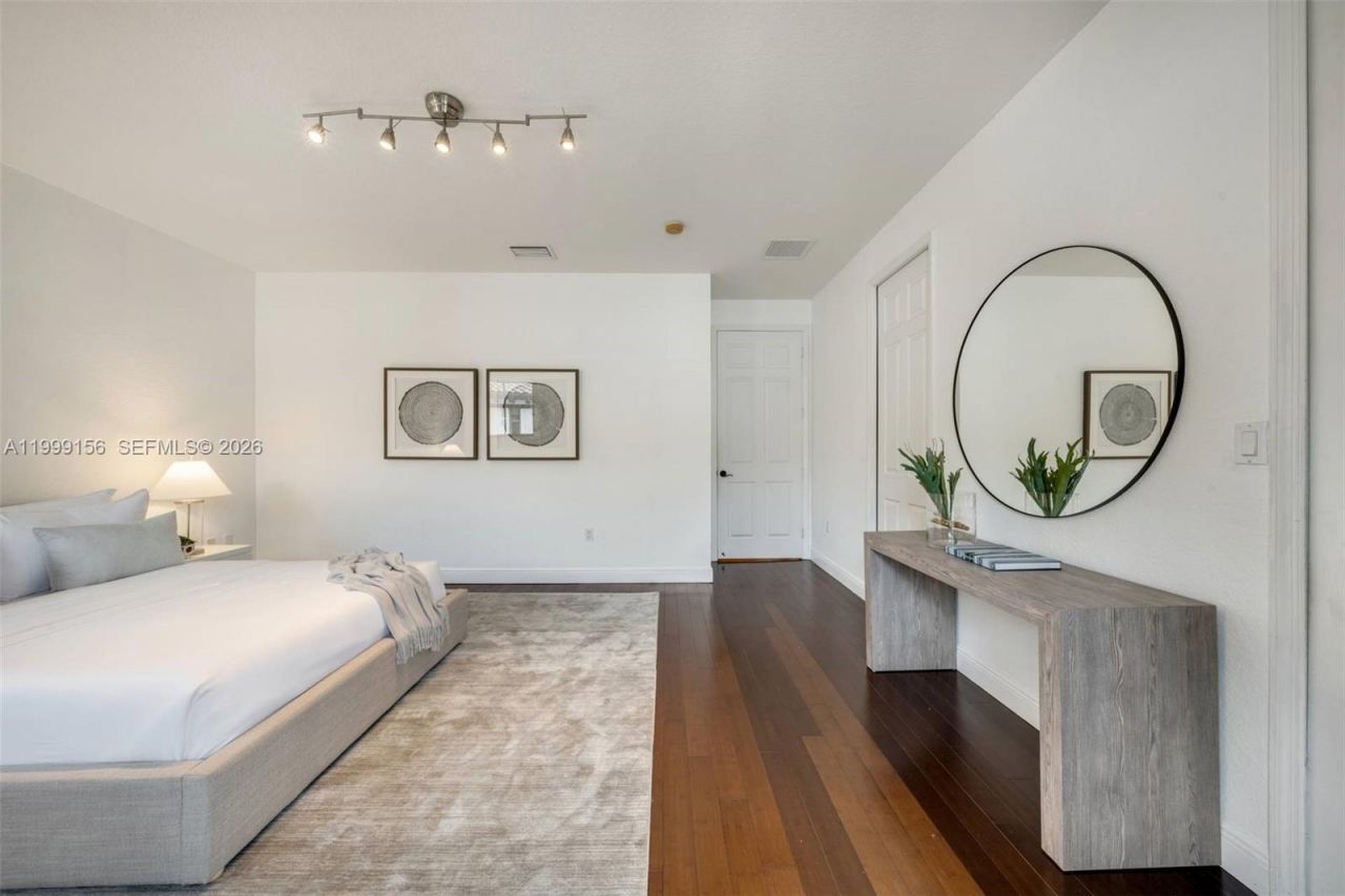 3067 Indiana Street, Miami, FL 33133 Photo