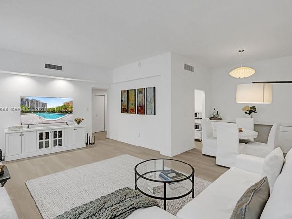 625 Biltmore Way, Unit 103, Coral Gables, FL 33134
