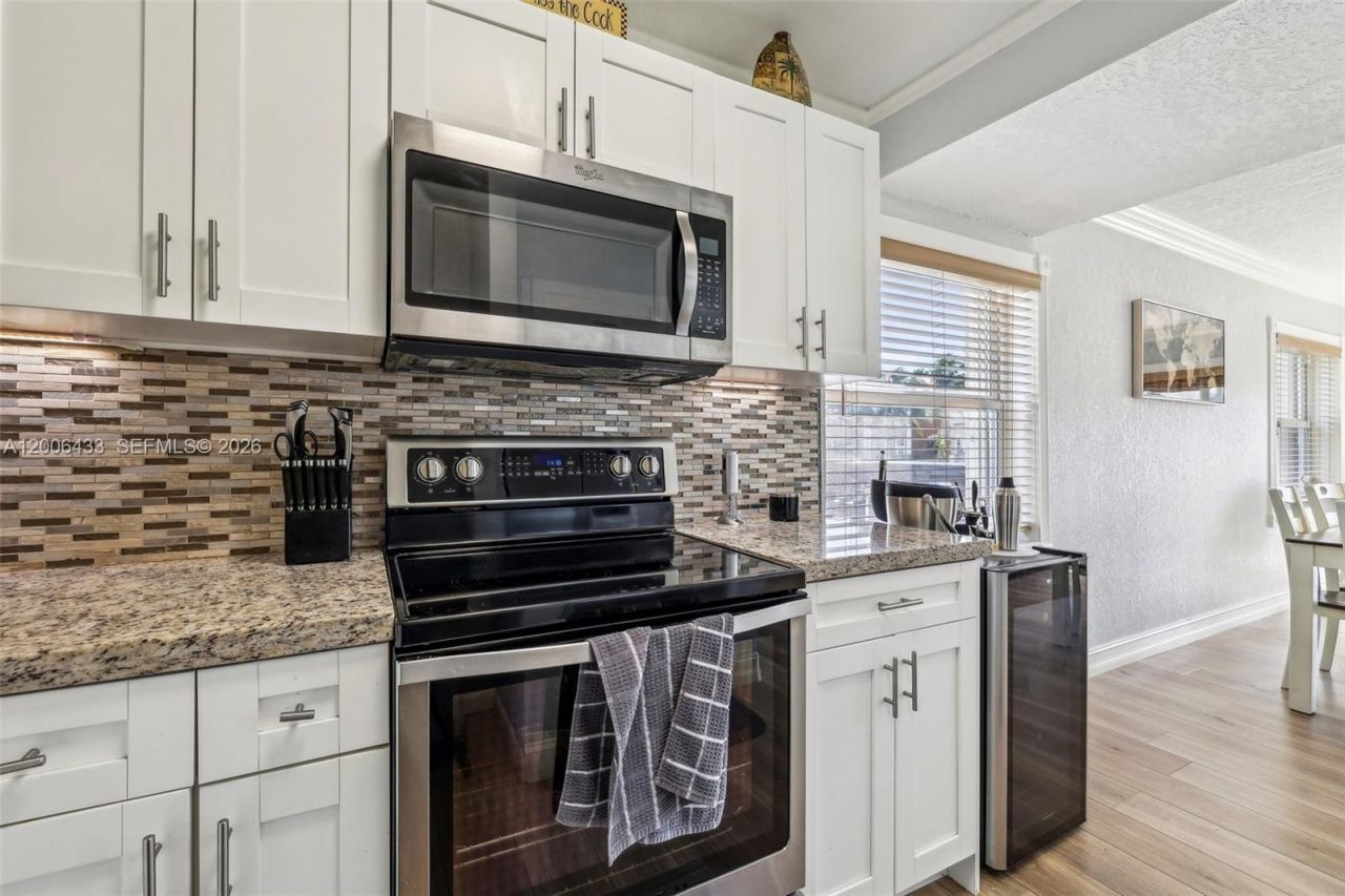 3862 NE 171st St, Unit E, North Miami Beach, FL 33160 Photo