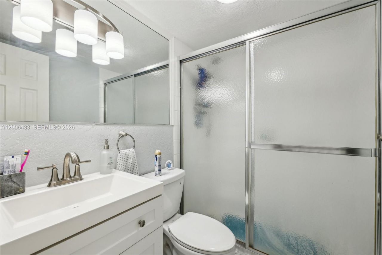 3862 NE 171st St, Unit E, North Miami Beach, FL 33160 Photo