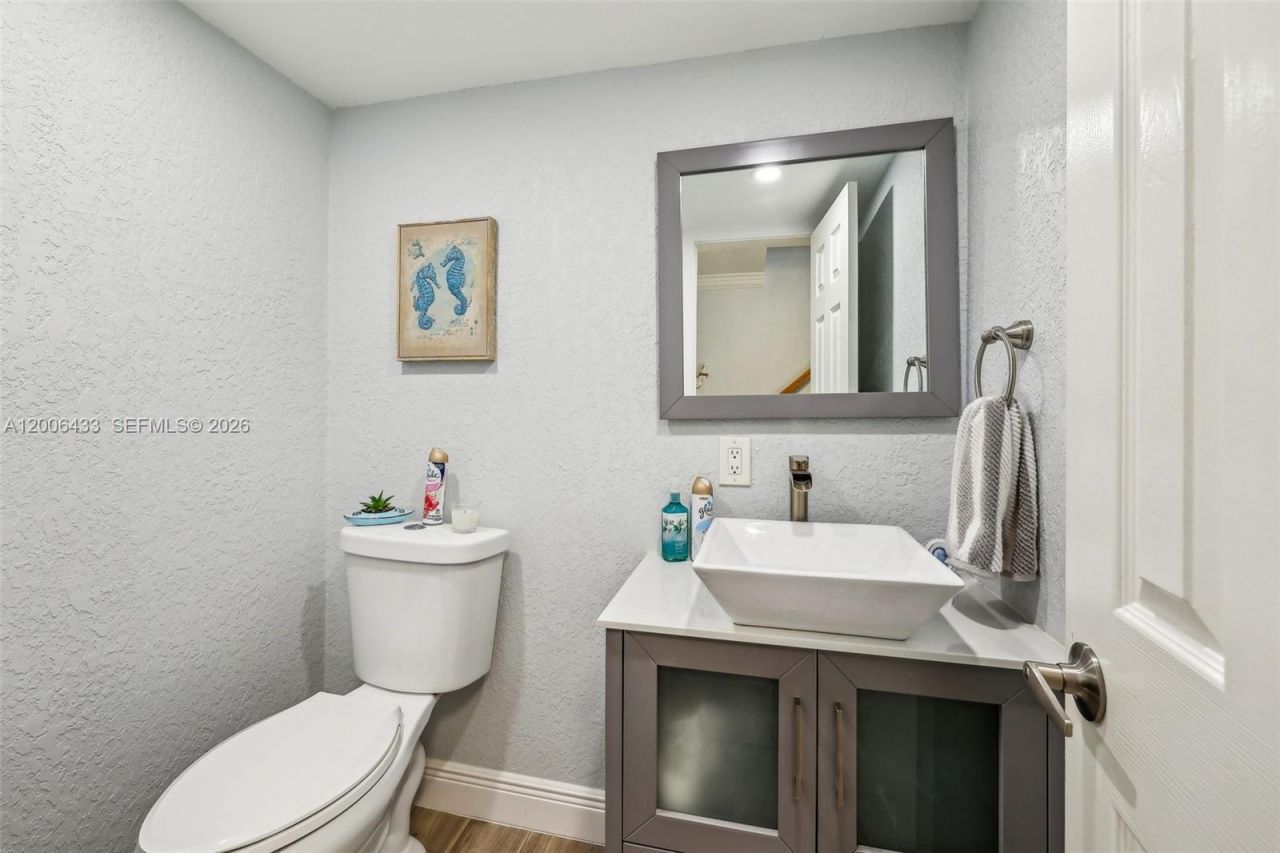3862 NE 171st St, Unit E, North Miami Beach, FL 33160 Photo