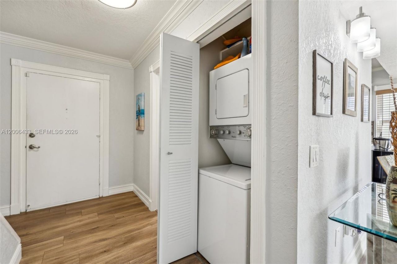 3862 NE 171st St, Unit E, North Miami Beach, FL 33160 Photo