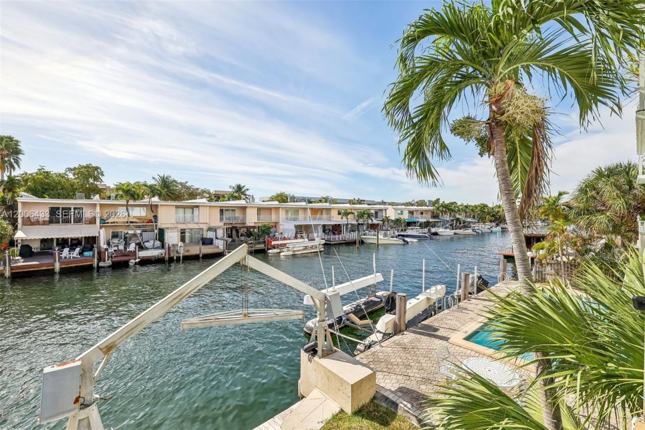 3862 NE 171st St, Unit E, North Miami Beach, FL 33160 Photo