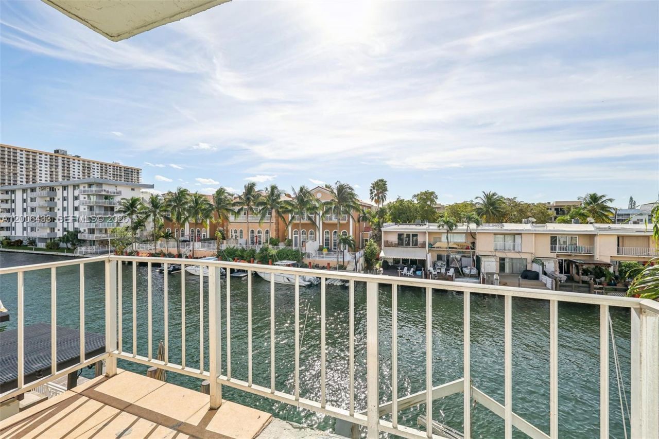 3862 NE 171st St, Unit E, North Miami Beach, FL 33160 Photo