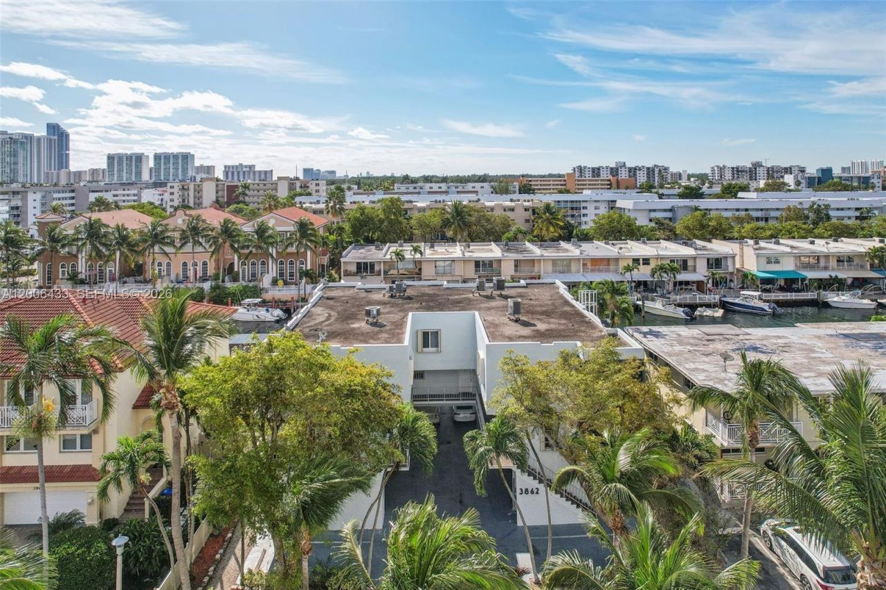 3862 NE 171st St, Unit E, North Miami Beach, FL 33160 Photo