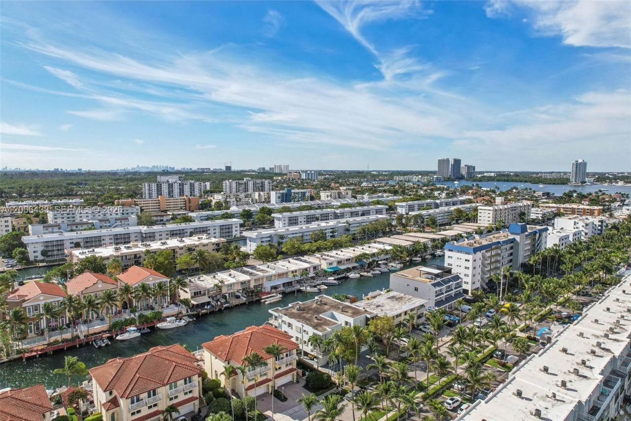 3862 NE 171st St, Unit E, North Miami Beach, FL 33160 Photo