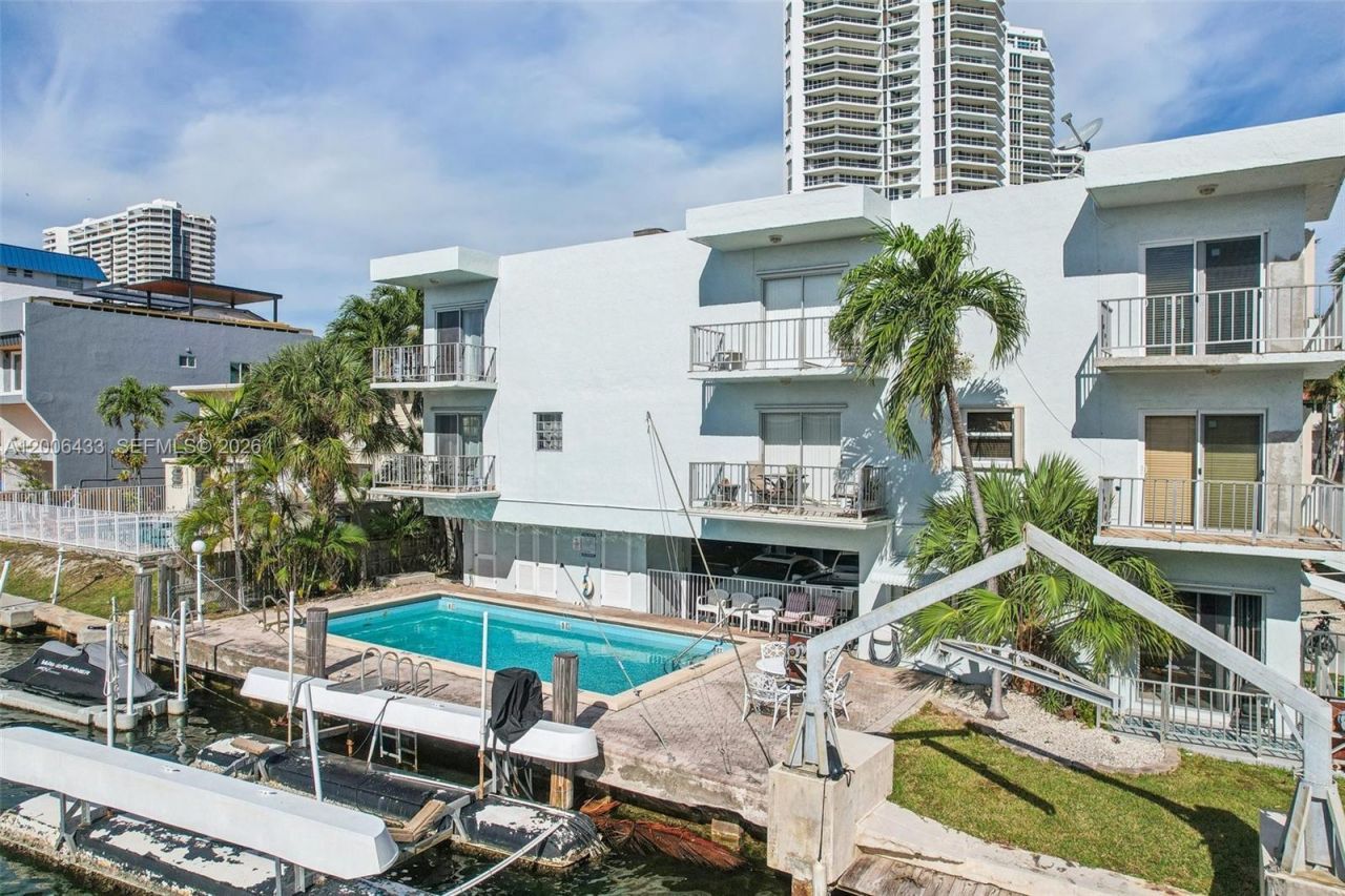3862 NE 171st St, Unit E, North Miami Beach, FL 33160 Photo