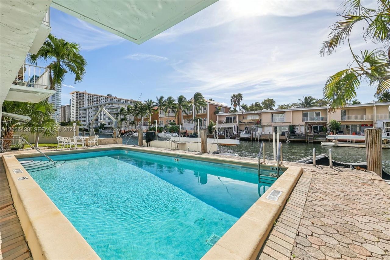 3862 NE 171st St, Unit E, North Miami Beach, FL 33160 Photo