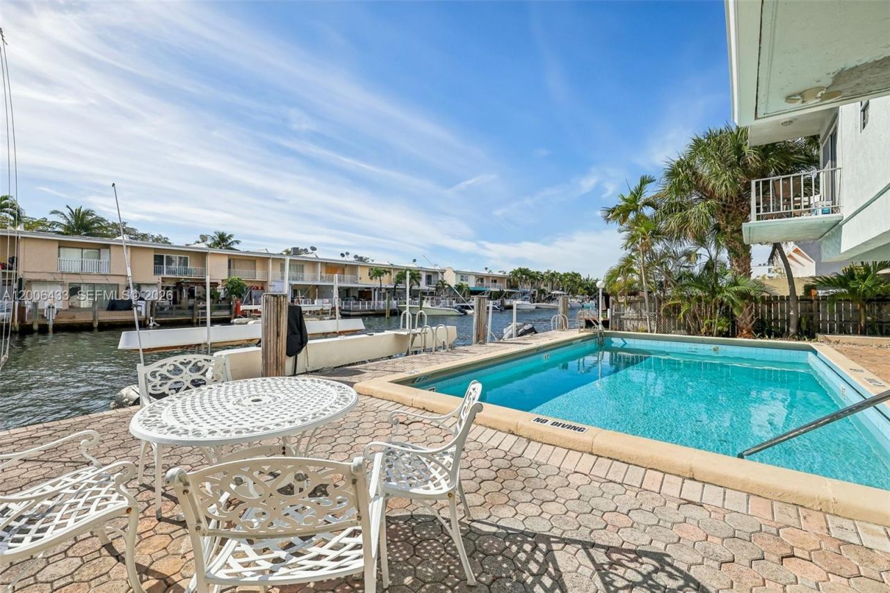 3862 NE 171st St, Unit E, North Miami Beach, FL 33160 Photo