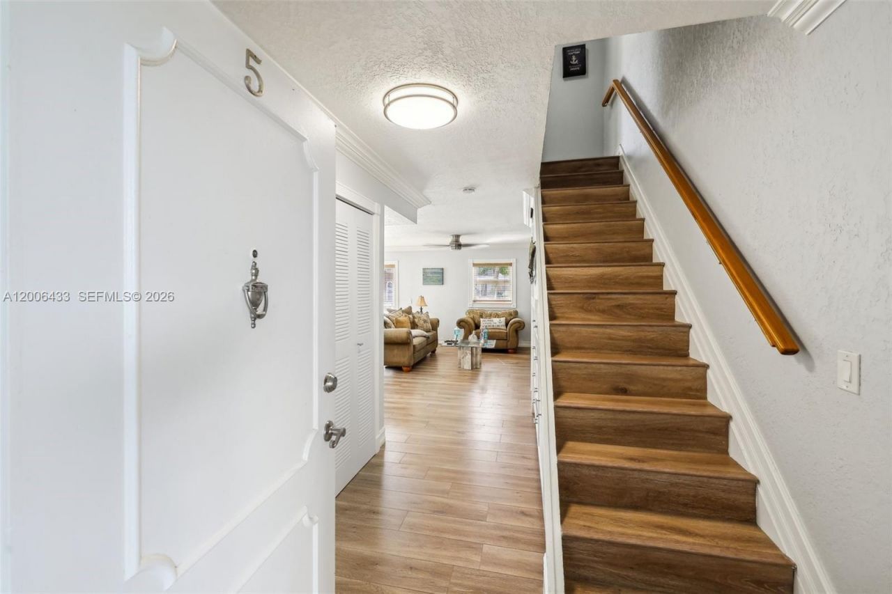 3862 NE 171st St, Unit E, North Miami Beach, FL 33160 Photo