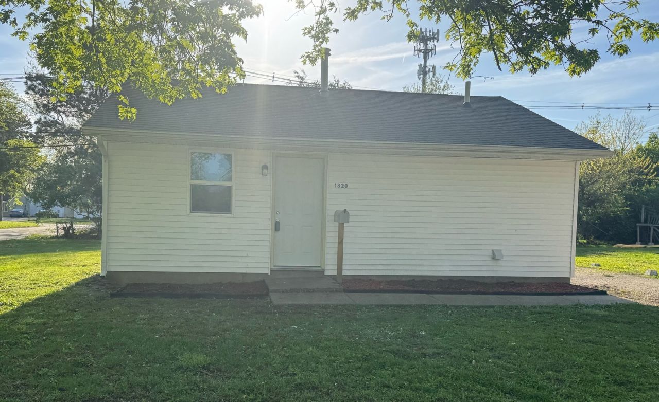 1320 Hedge Road , Champaign, IL 61821