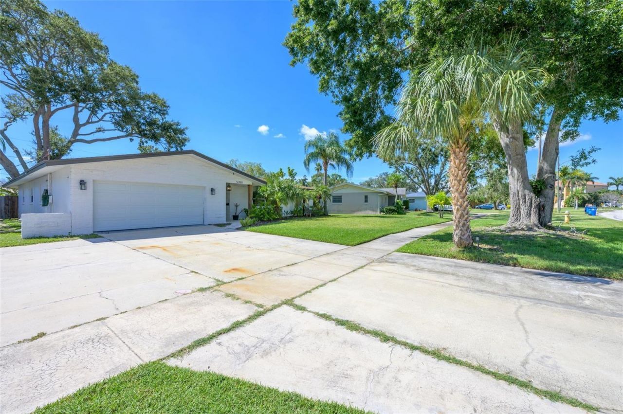 5700 Bayou Grande Boulevard Ne, Saint Petersburg, FL 33703 Photo