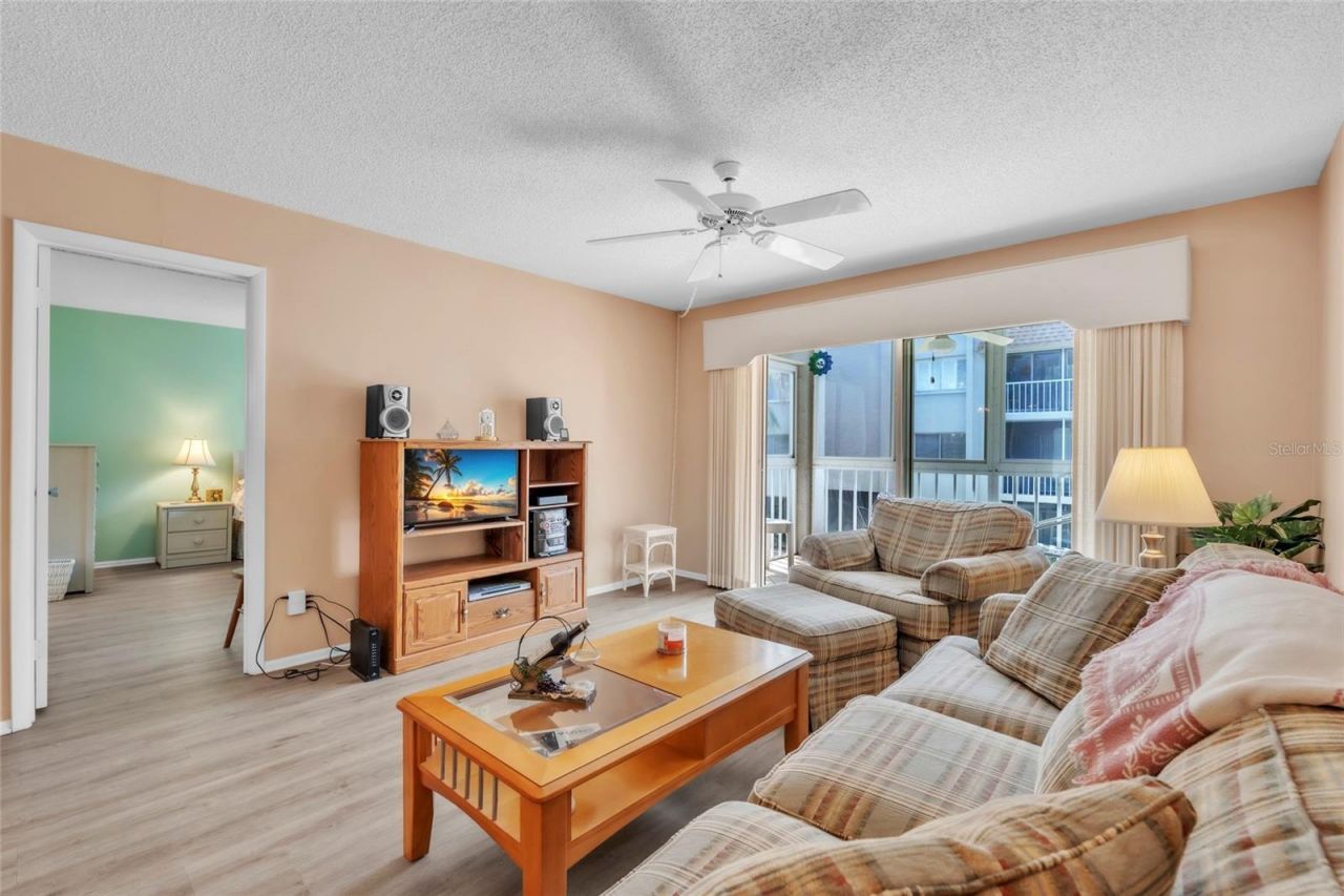 1330 Glen Oaks Drive E, Unit 269D, Sarasota, FL 34232 Photo
