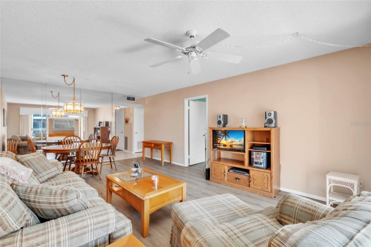 1330 Glen Oaks Drive E, Unit 269D, Sarasota, FL 34232 Photo