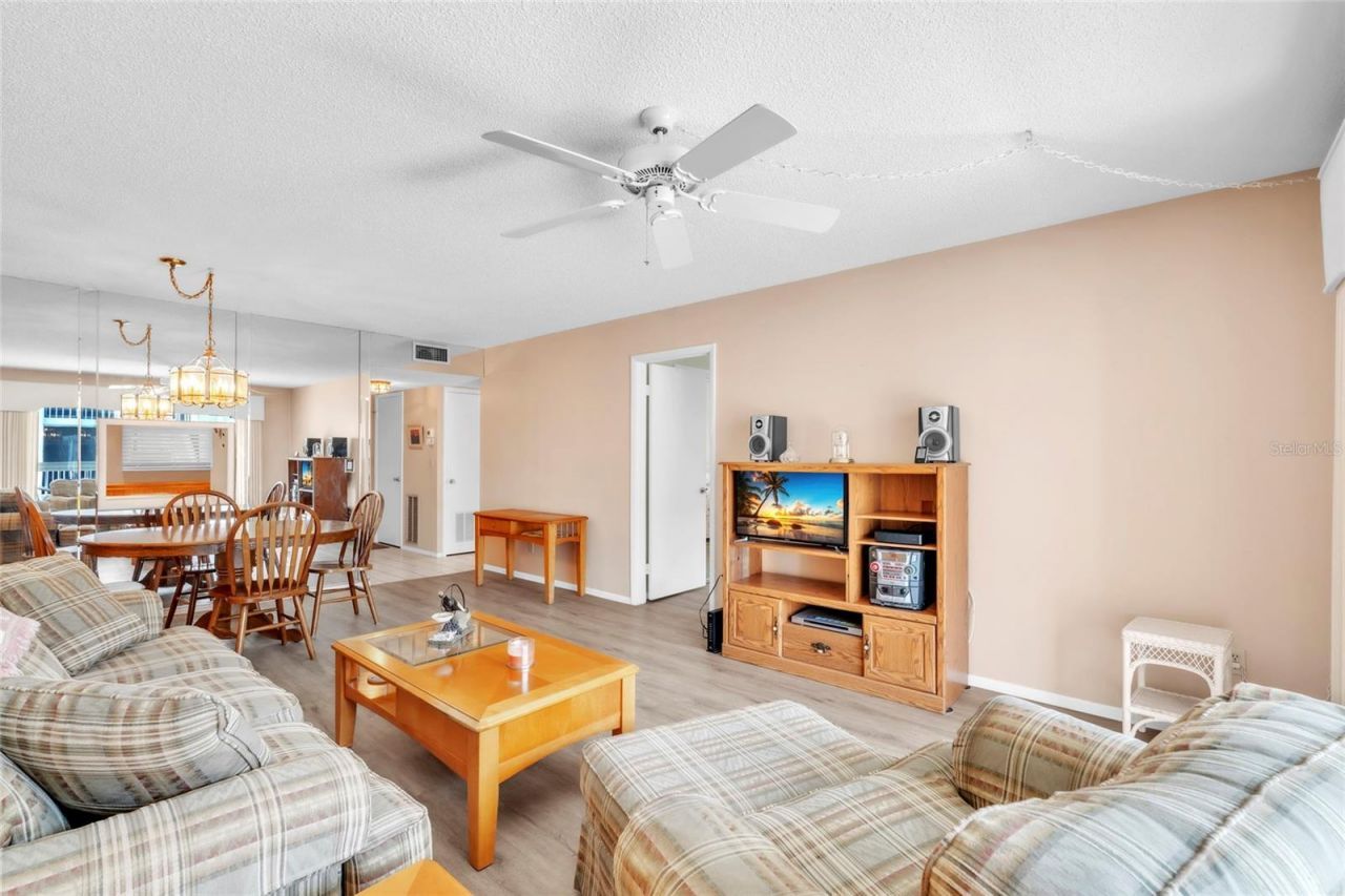 1330 Glen Oaks Drive E, Unit 269D, Sarasota, FL 34232 Photo