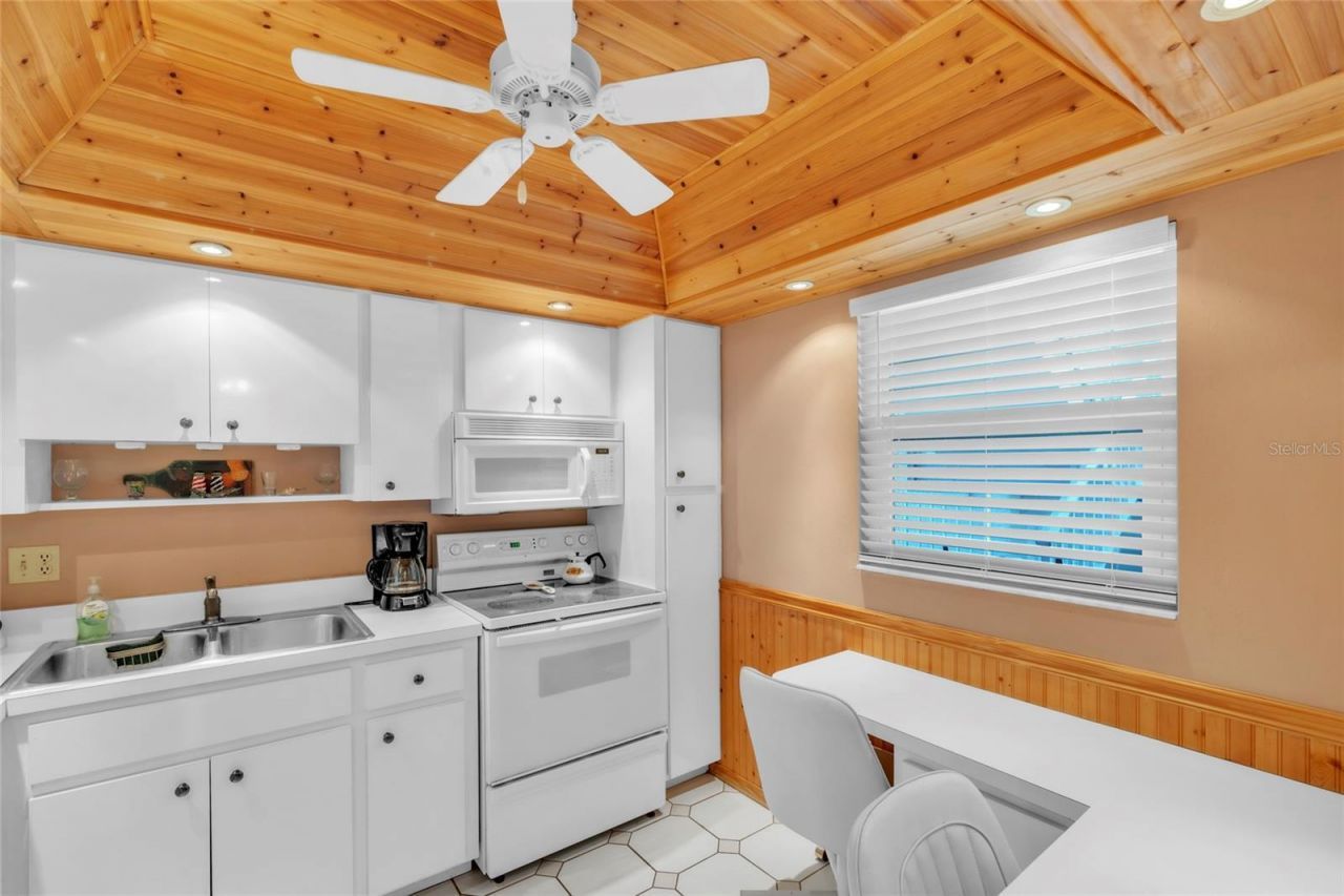 1330 Glen Oaks Drive E, Unit 269D, Sarasota, FL 34232 Photo