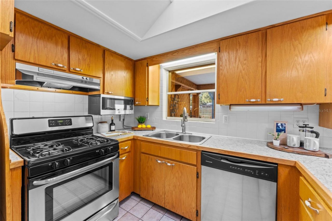 1502 Haven Bend, Tampa, FL 33613 Photo