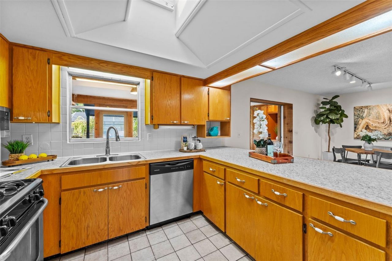 1502 Haven Bend, Tampa, FL 33613 Photo