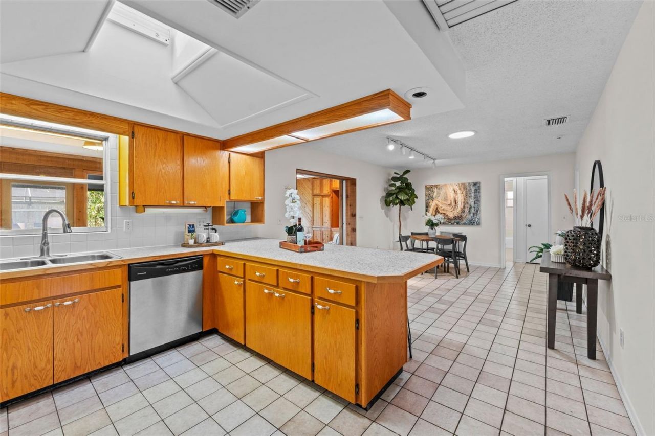 1502 Haven Bend, Tampa, FL 33613 Photo