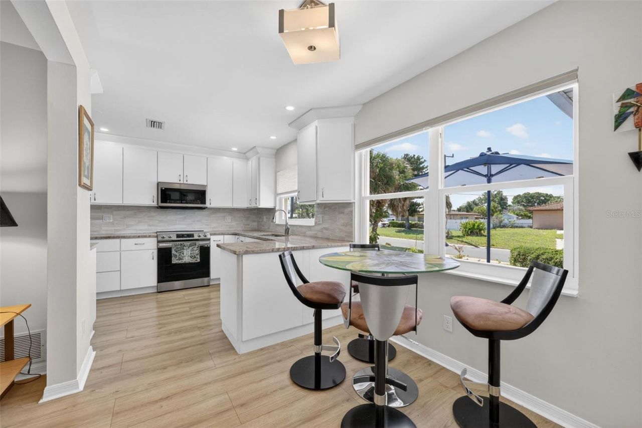209 Westwinds Drive, Palm Harbor, FL 34683 Photo