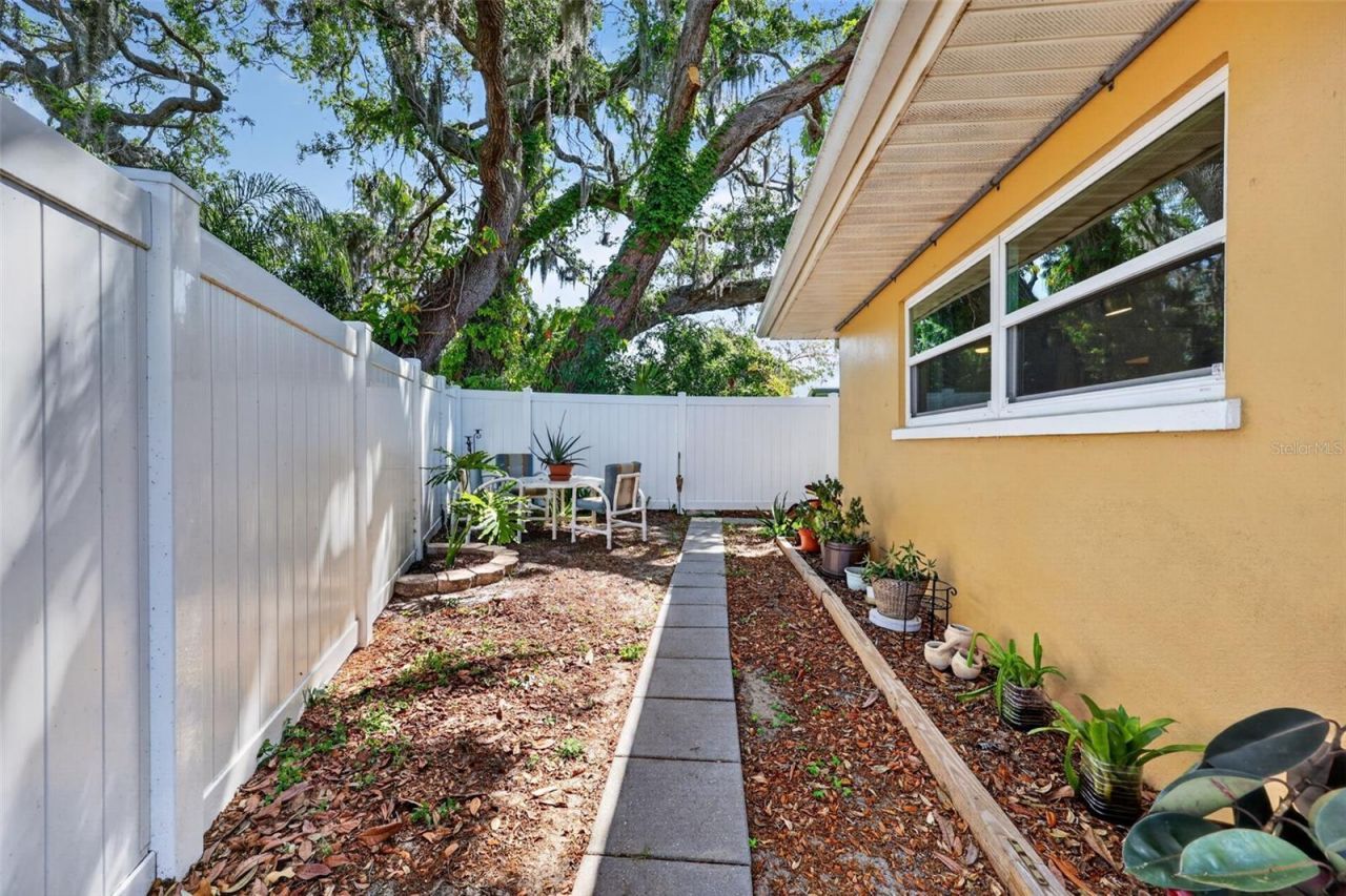 209 Westwinds Drive, Palm Harbor, FL 34683 Photo