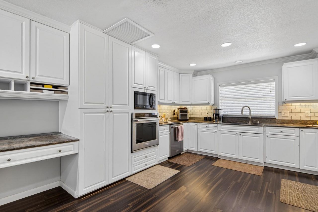 608 Vanderbaker Road, Temple Terrace, FL 33617 Photo