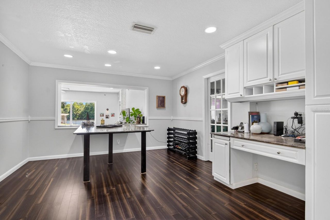 608 Vanderbaker Road, Temple Terrace, FL 33617 Photo