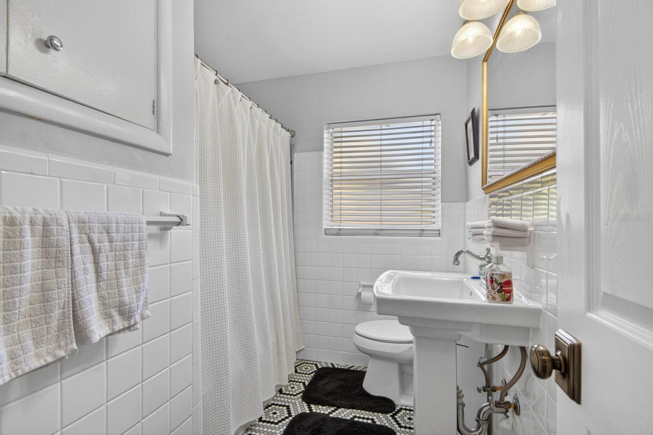 608 Vanderbaker Road, Temple Terrace, FL 33617 Photo