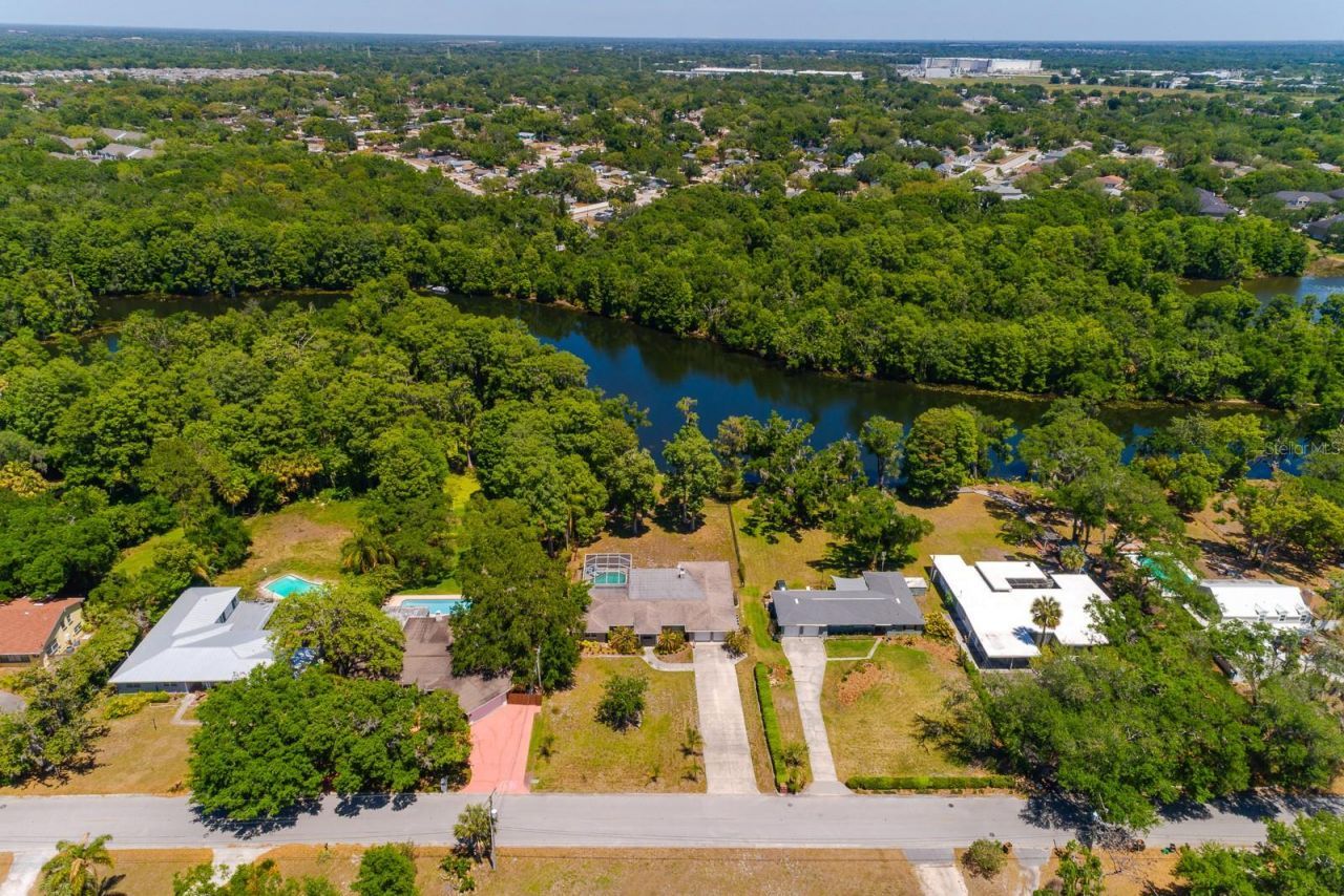 608 Vanderbaker Road, Temple Terrace, FL 33617 Photo