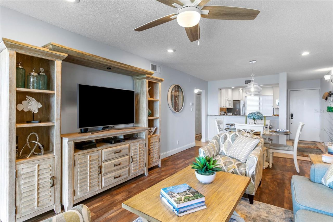 6104 Palma Del Mar Boulevard S, Unit 210, Saint Petersburg, FL 33715 Photo