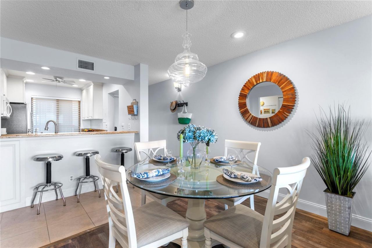 6104 Palma Del Mar Boulevard S, Unit 210, Saint Petersburg, FL 33715 Photo