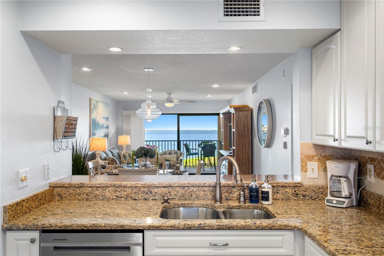 6104 Palma Del Mar Boulevard S, Unit 210, Saint Petersburg, FL 33715 Photo