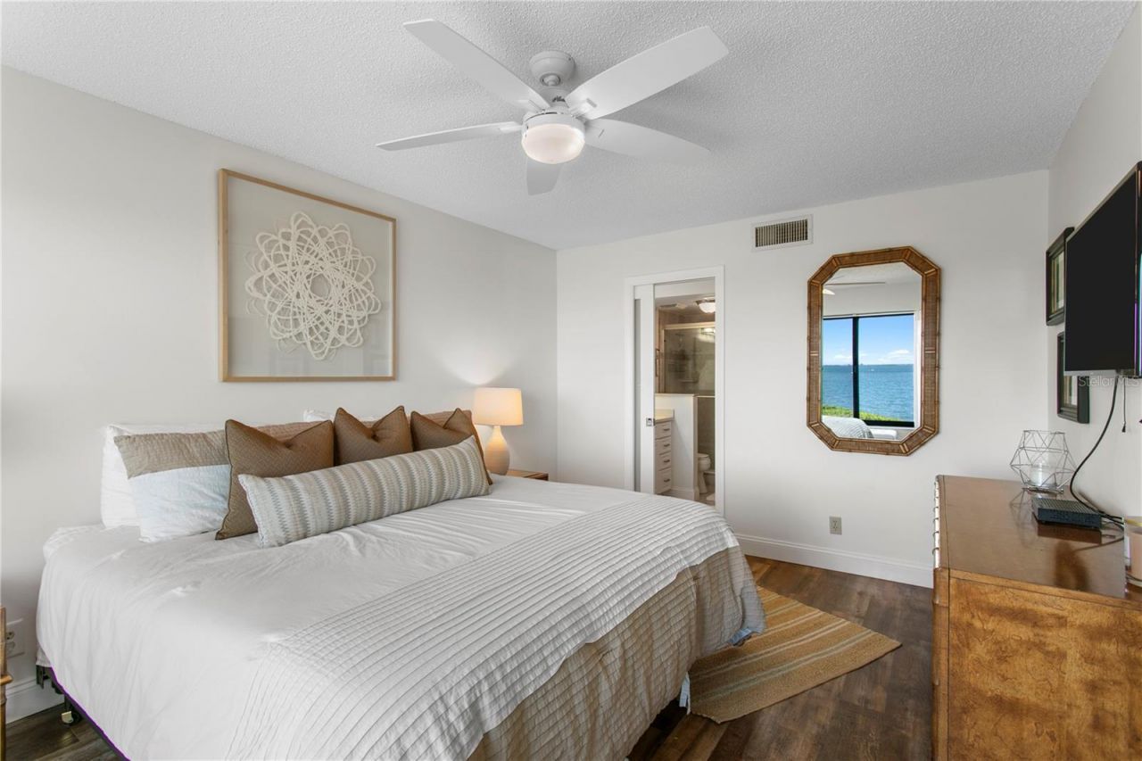 6104 Palma Del Mar Boulevard S, Unit 210, Saint Petersburg, FL 33715 Photo