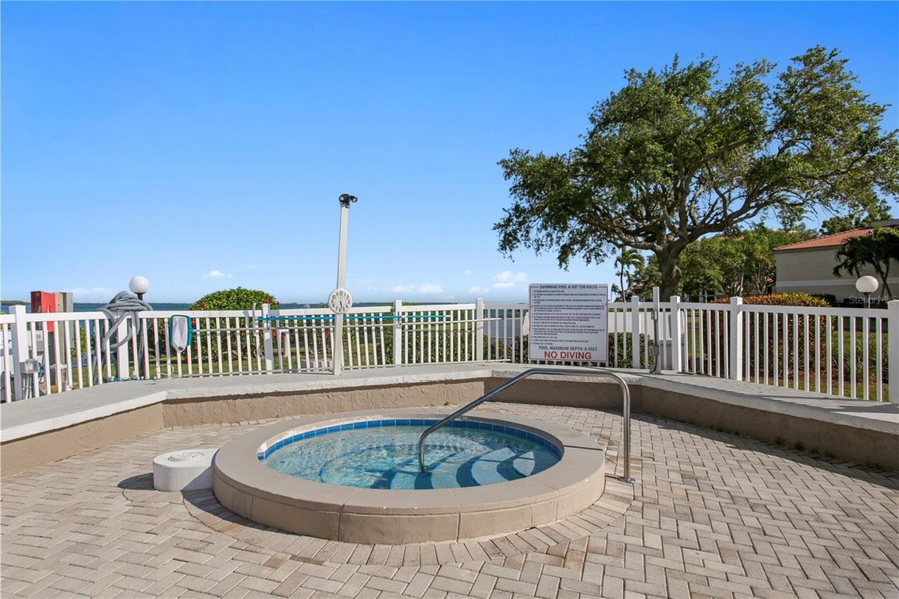 6104 Palma Del Mar Boulevard S, Unit 210, Saint Petersburg, FL 33715 Photo