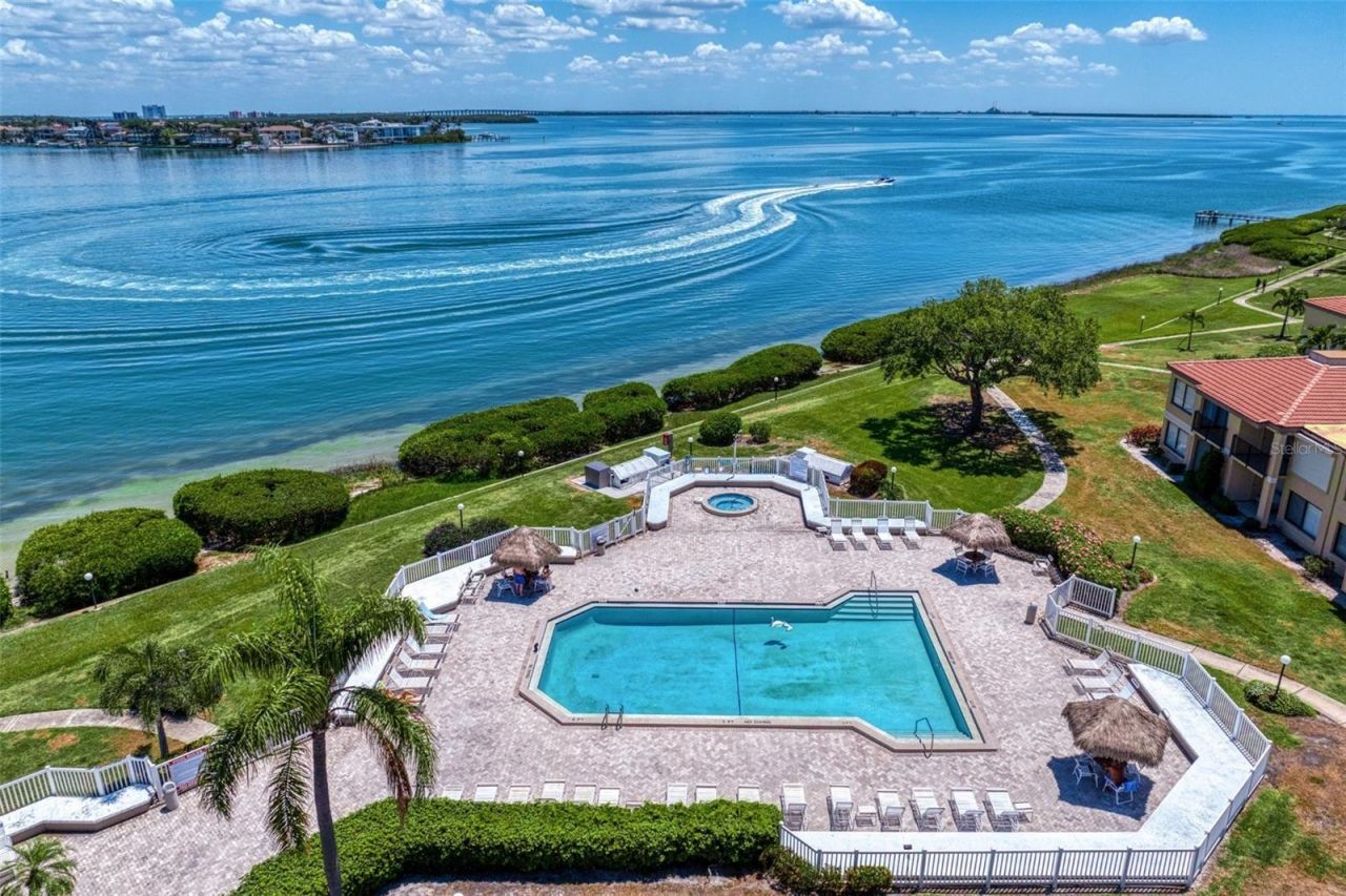6104 Palma Del Mar Boulevard S, Unit 210, Saint Petersburg, FL 33715 Photo