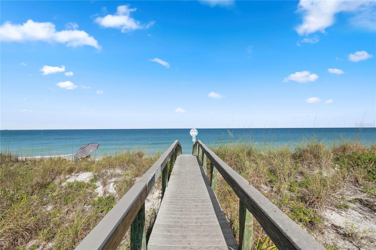 6104 Palma Del Mar Boulevard S, Unit 210, Saint Petersburg, FL 33715 Photo