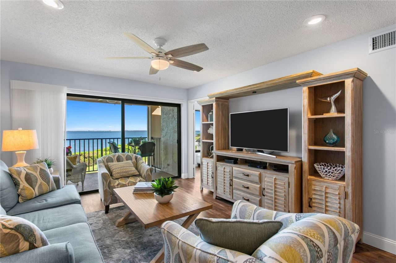6104 Palma Del Mar Boulevard S, Unit 210, Saint Petersburg, FL 33715 Photo