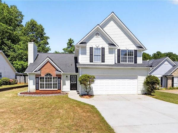 2915 Camelot Woods Drive , Lawrenceville, GA 30044