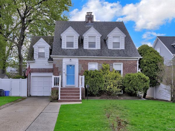 5 Argyle Road , Merrick, NY 11566