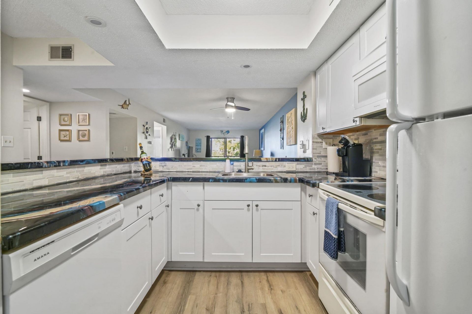 250 Maison Dr.  Photo 13