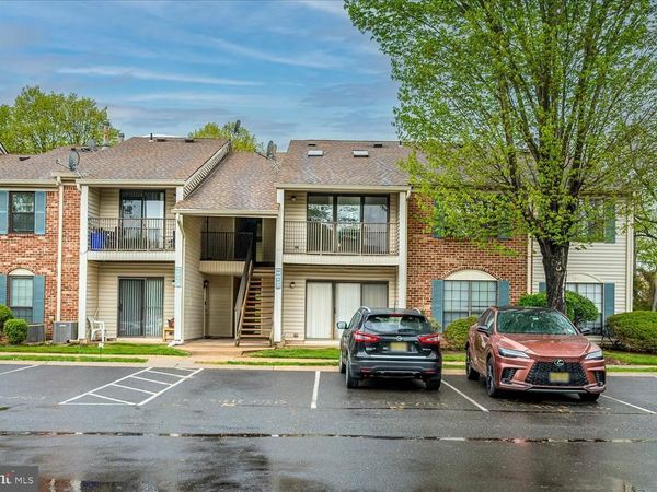 64 TAYLOR DRIVE, FRANKLIN PARK, NJ 08823