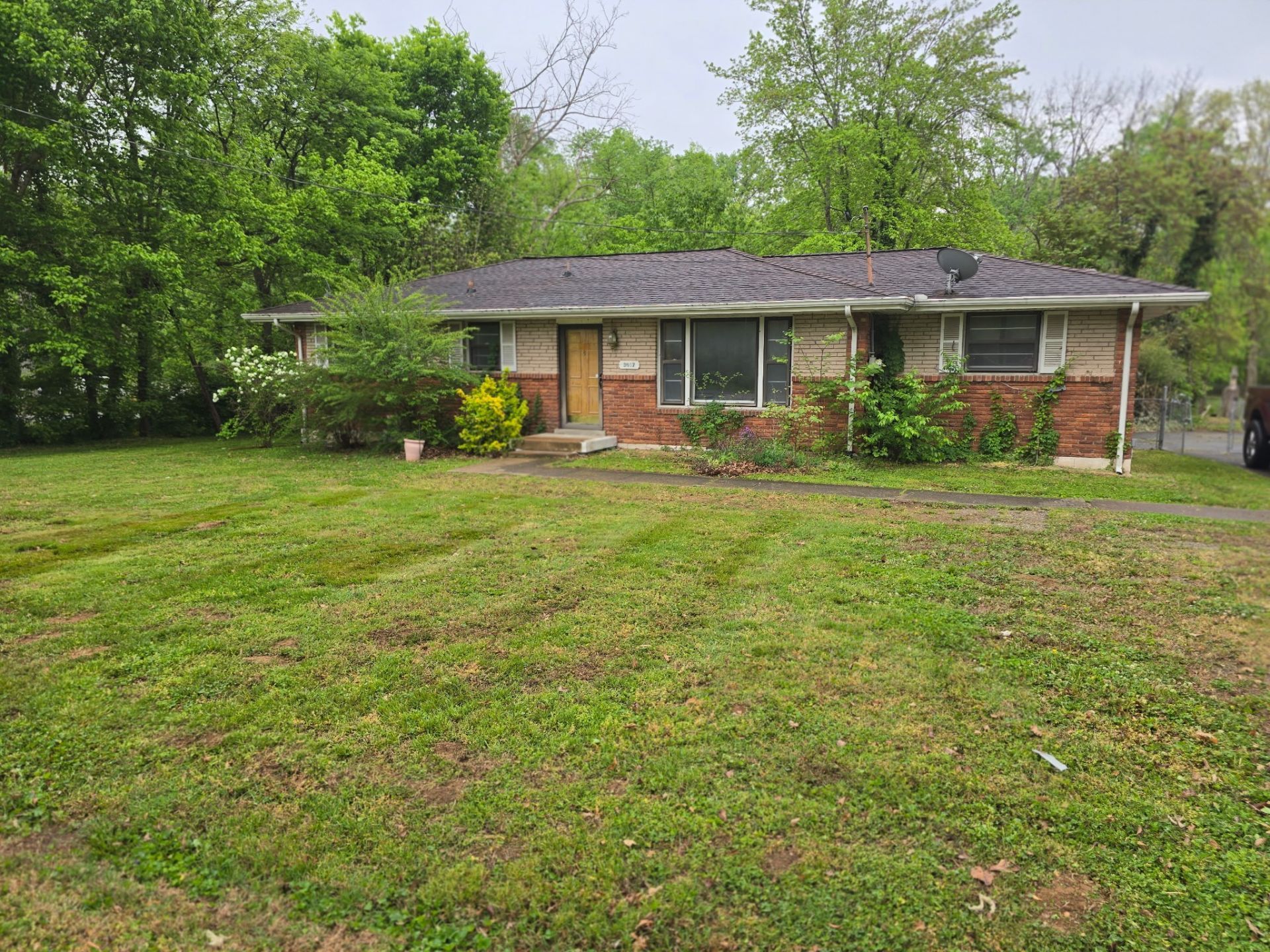 3017 Lakeland Dr, Nashville, TN 37214 Main Photo