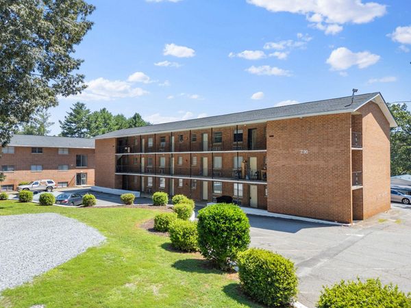 200 Ridge View LN , Unit 43, Bassett, VA 24055