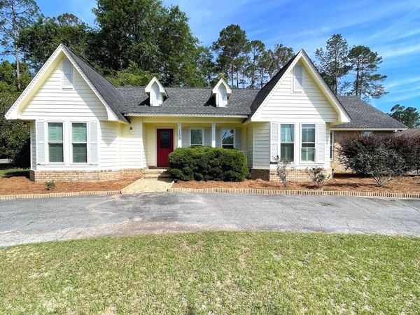 1104 Lakeview Drive, Blackshear, GA 31516