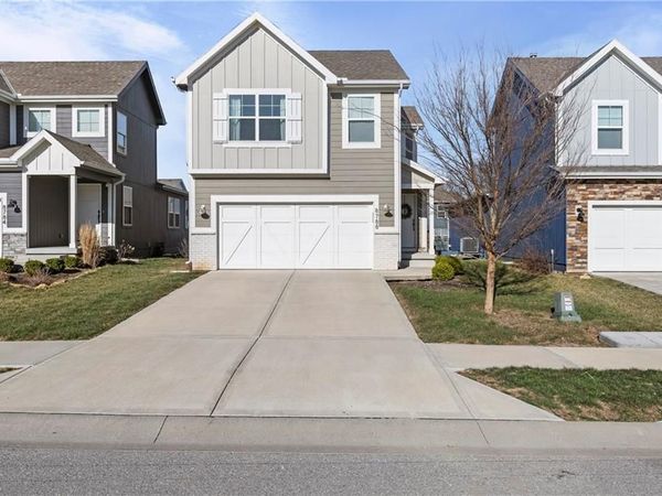 8788 SW 9th Street, Blue Springs, MO 64064
