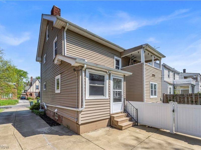 3566 Grosvenor Road , Cleveland Heights, OH 44118 Photo 2