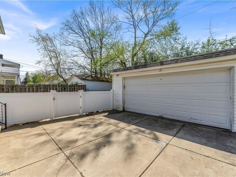 3566 Grosvenor Road , Cleveland Heights, OH 44118 Photo 3