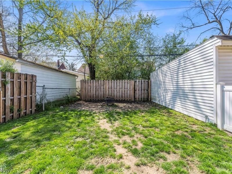 3566 Grosvenor Road , Cleveland Heights, OH 44118 Photo 4